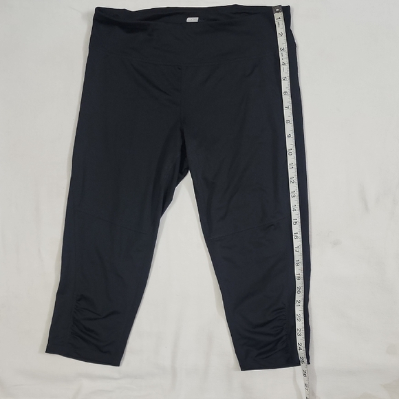 Express Compression Capri Workout Pants - Picture 5 of 6